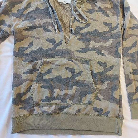 American Eagle Jeggings Fit Camo Hooded Sweatshirt, XS - Picture 2 of 6